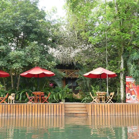 Hotel Kangaroo Y Restaurante Рио Дулсе Екстериор снимка