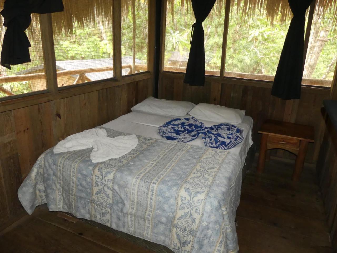 Hotel Kangaroo Y Restaurante Рио Дулсе Екстериор снимка