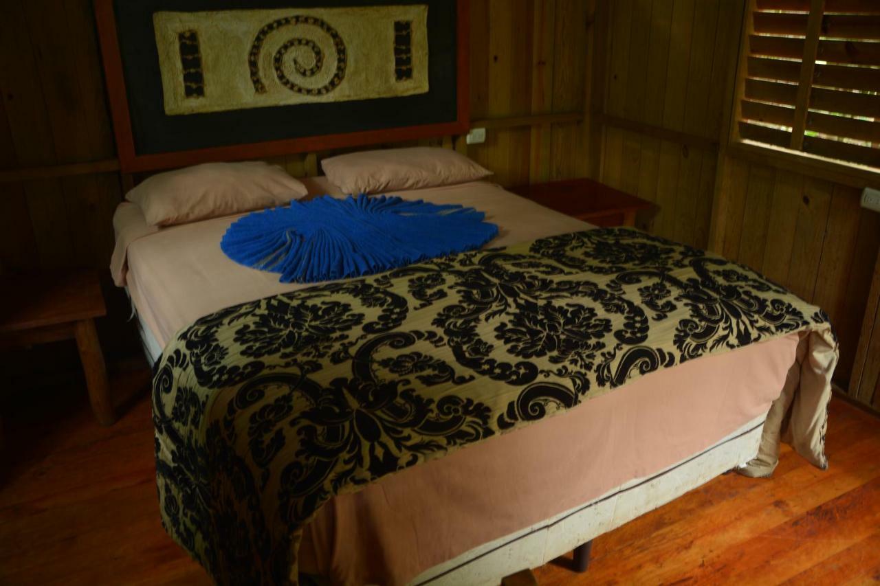 Hotel Kangaroo Y Restaurante Рио Дулсе Екстериор снимка