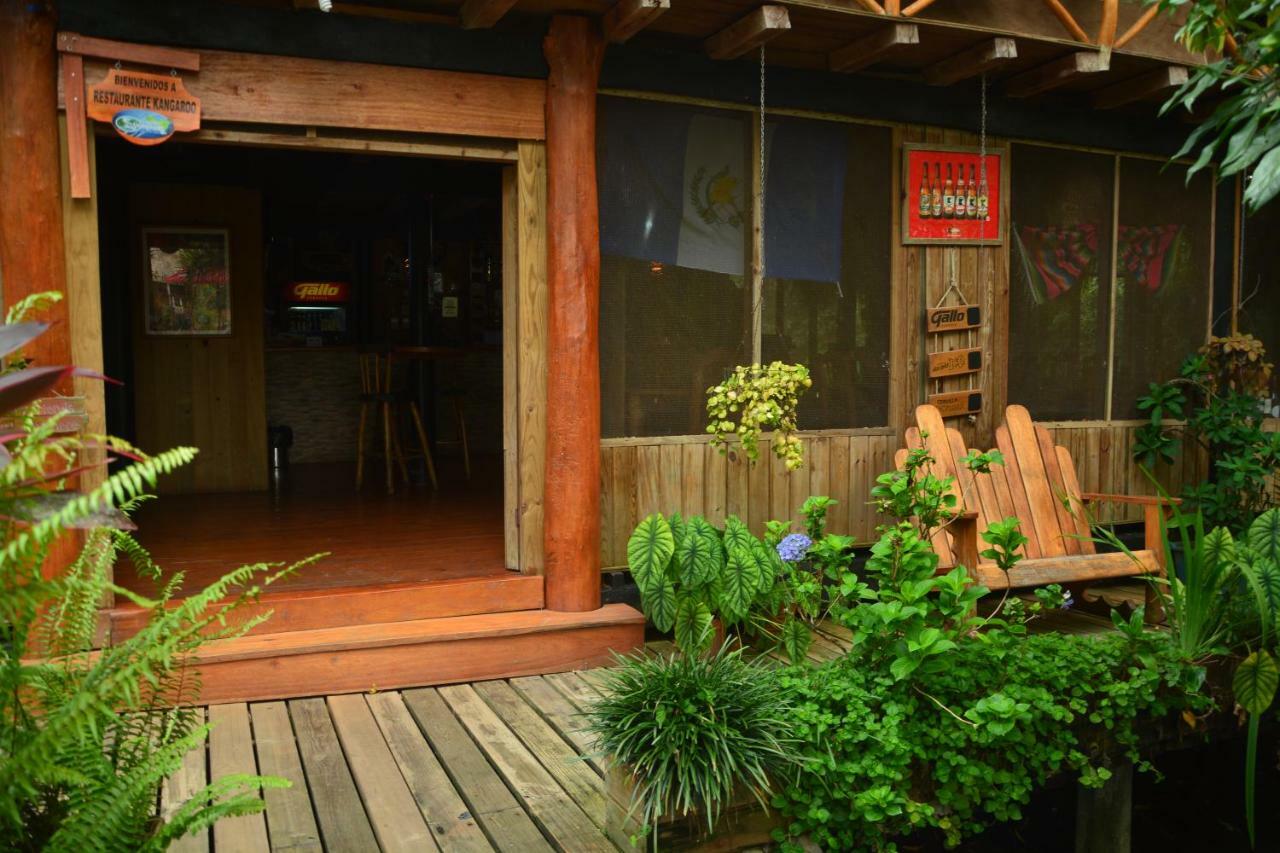 Hotel Kangaroo Y Restaurante Рио Дулсе Екстериор снимка