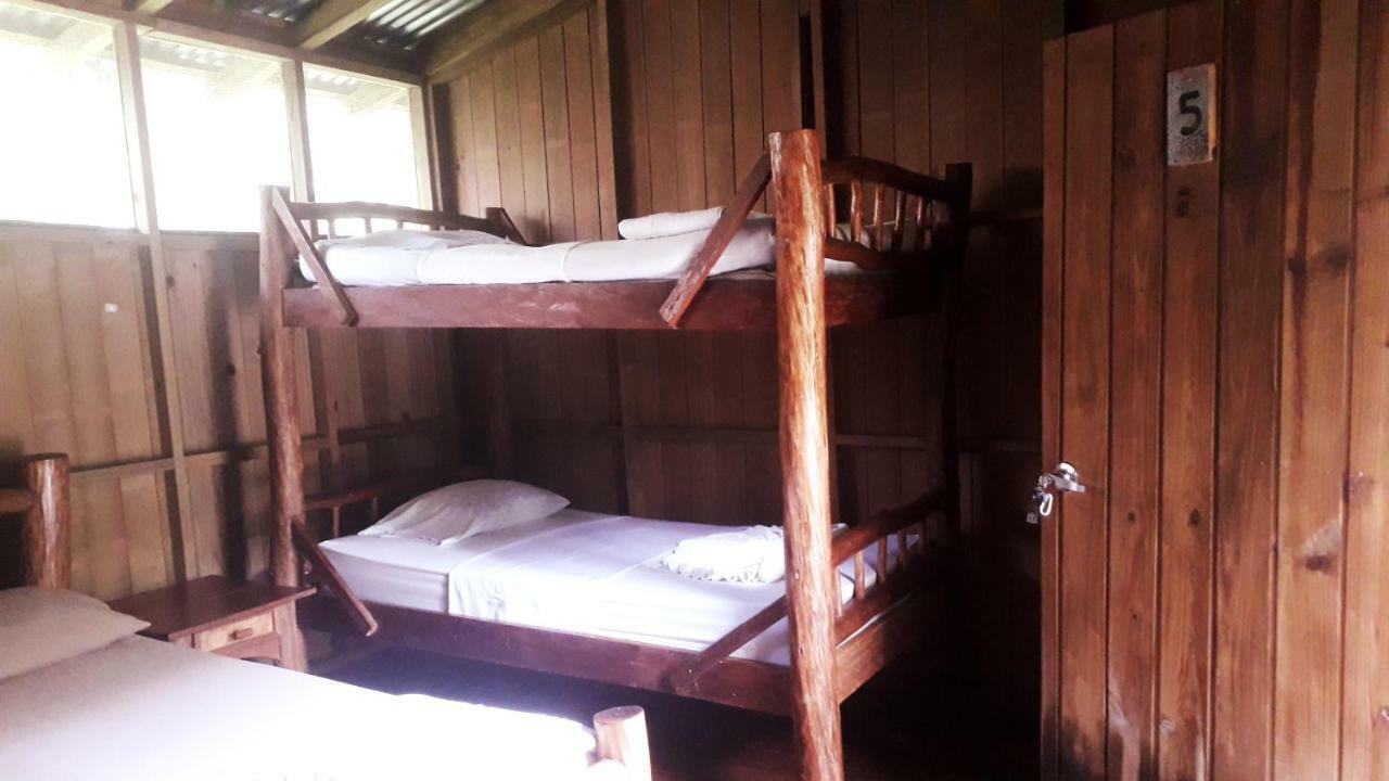 Hotel Kangaroo Y Restaurante Рио Дулсе Екстериор снимка