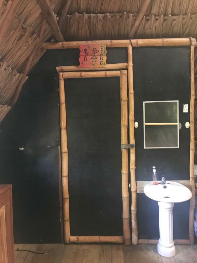 Hotel Kangaroo Y Restaurante Рио Дулсе Екстериор снимка
